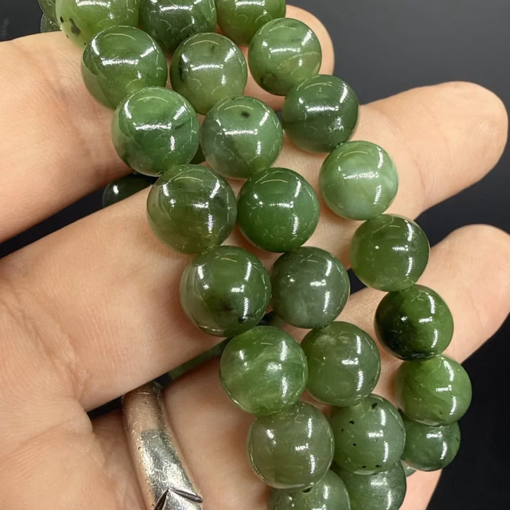 Kanada Yeşim Bileklik 10mm İncele ve Satın Al Kanada Yeşim Bileklik 10mm - Orijinal Doğal Taş ve Şifa Kristali Görsel 1