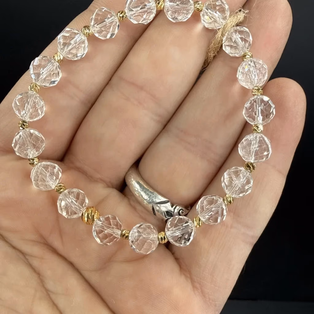 Kristal Kuvars Faset 8 mm Bileklik İncele ve Satın Al Kristal Kuvars Faset 8 mm Bileklik - Orijinal Doğal Taş ve Şifa Kristali Görsel 1