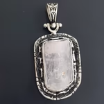 Kunzit Kolye Ucu (Gümüş) Orijinal Kristal Detay Görseli 1