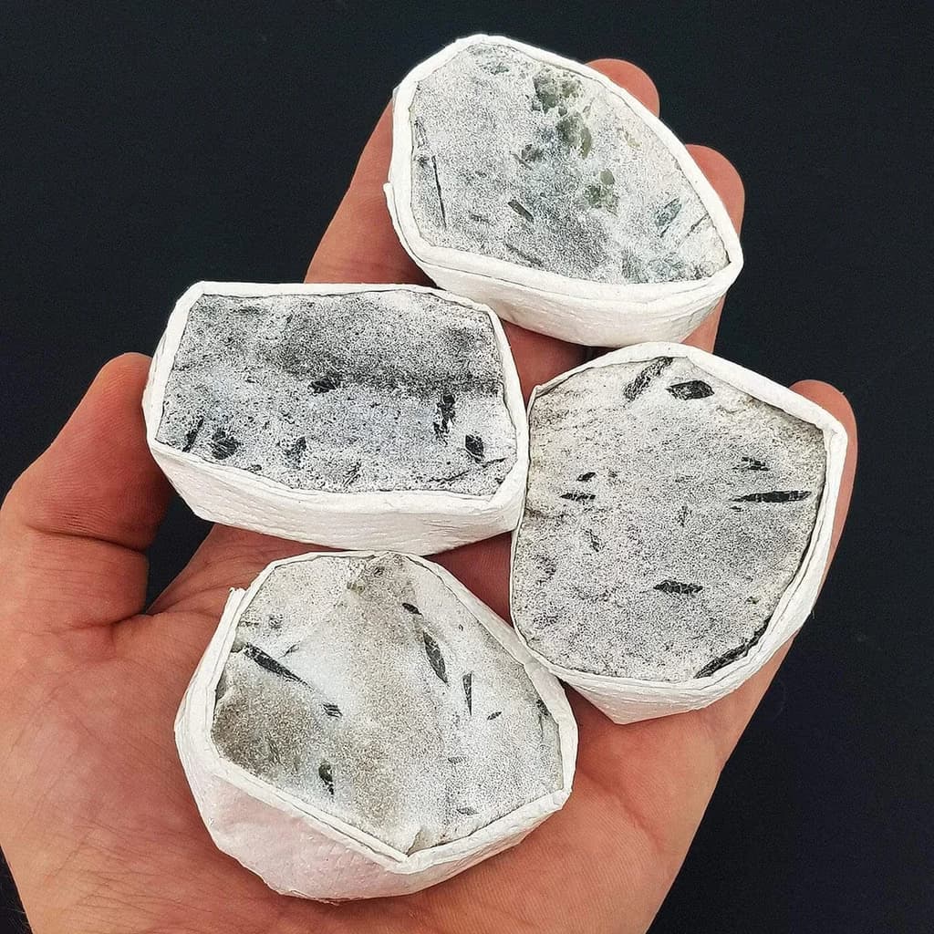 Aktinolit Ham Taş Mini - Orijinal Doğal Taş ve Şifa Kristali Görsel 1