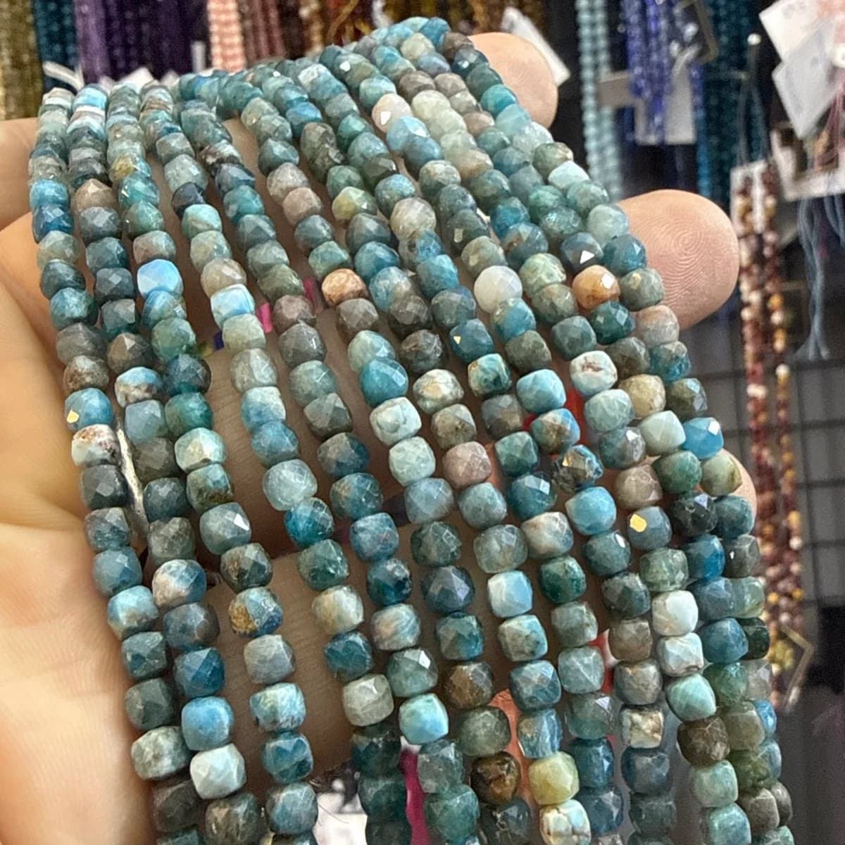 Blue Apatit Dizi Küp 4 mm - Orijinal Şifalı Kristal - Görsel 1