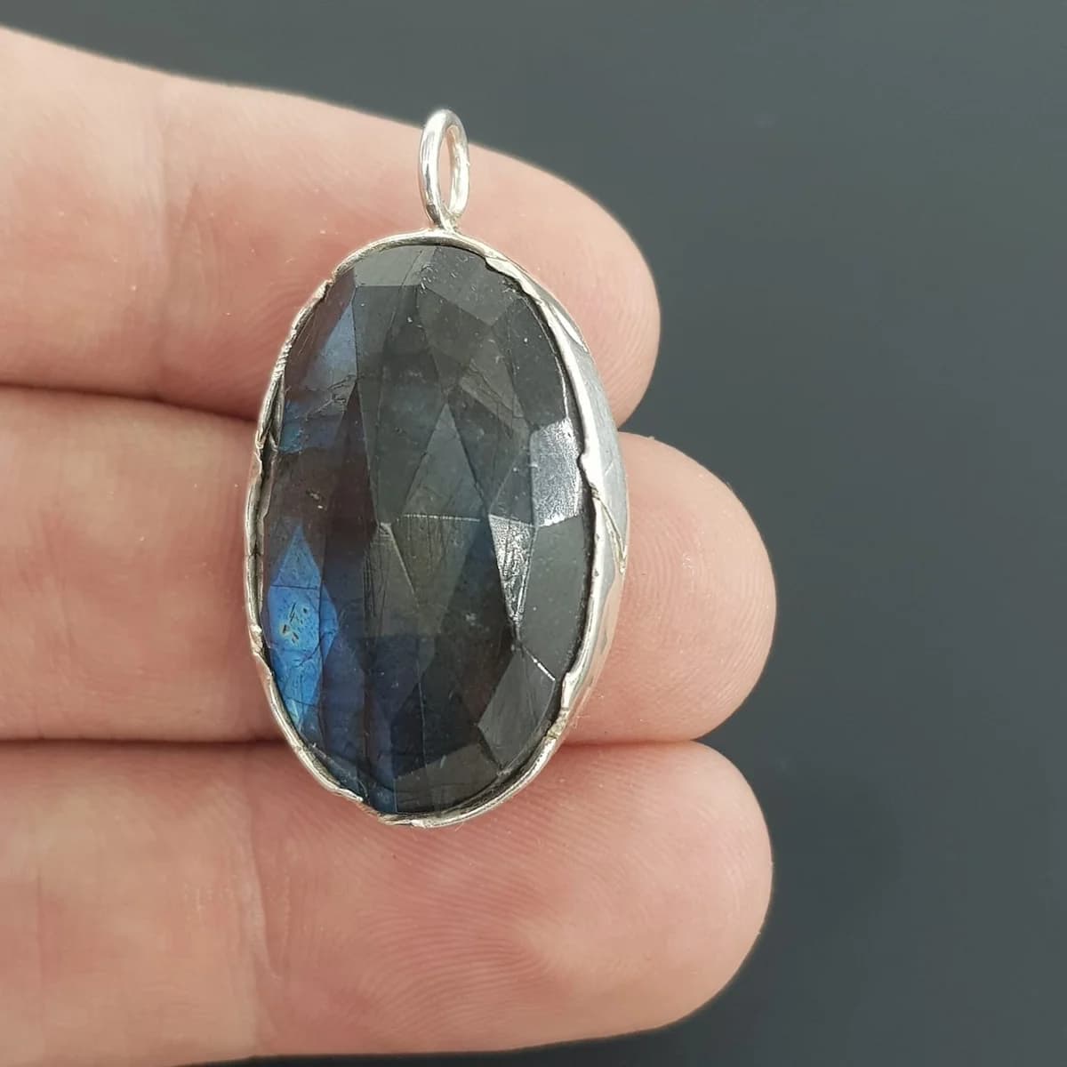 Labradorit Kolye Ucu (Gümüş) Orijinal Kristal Detay Görseli 3