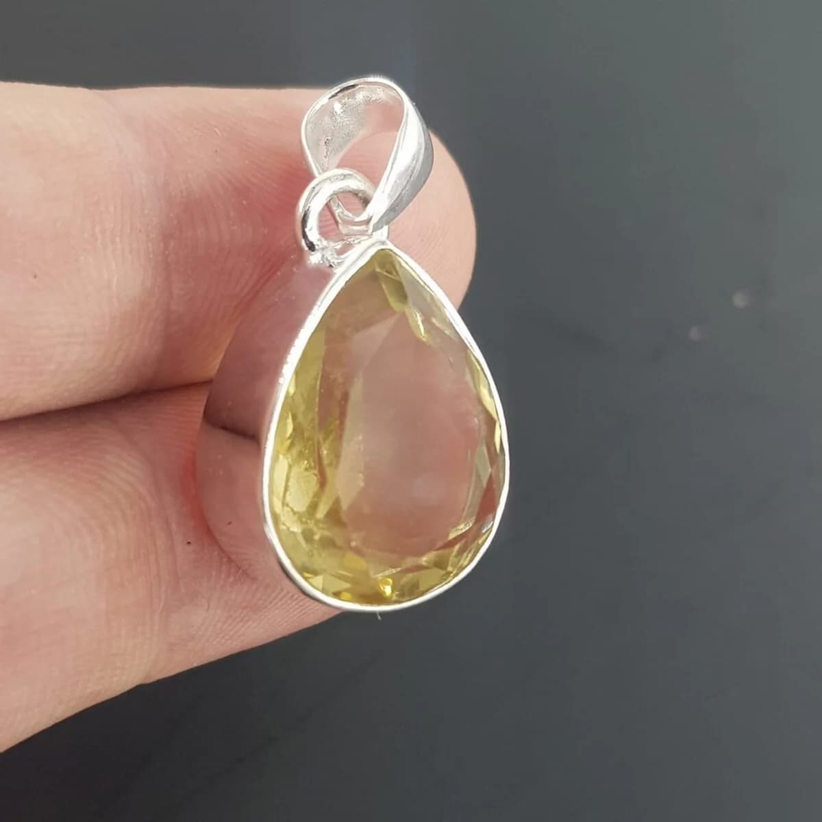Limon Kuvars Kolye Ucu (Gümüş) Orijinal Kristal Detay Görseli 2