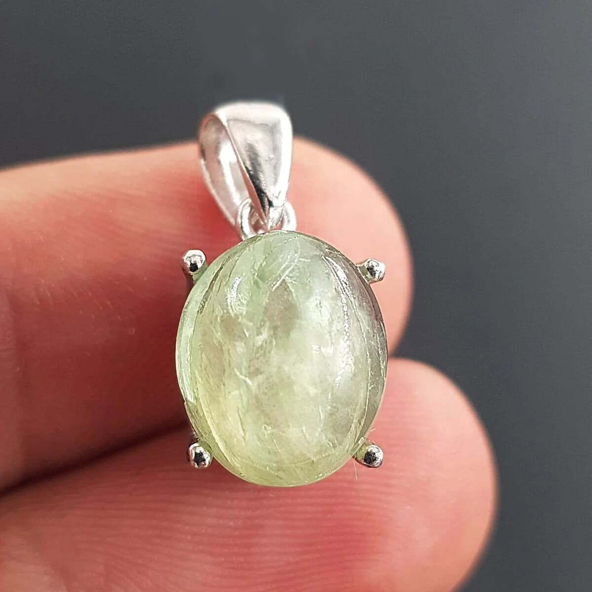 Prehnite Kolye Ucu (Gümüş) Orijinal Kristal Detay Görseli 2