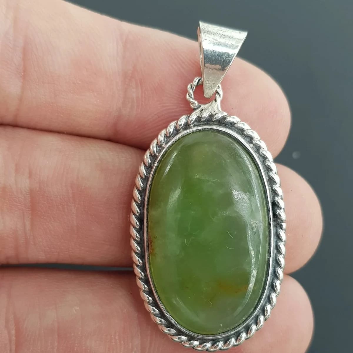 Prehnite Kolye Ucu (Gümüş) Orijinal Kristal Detay Görseli 2