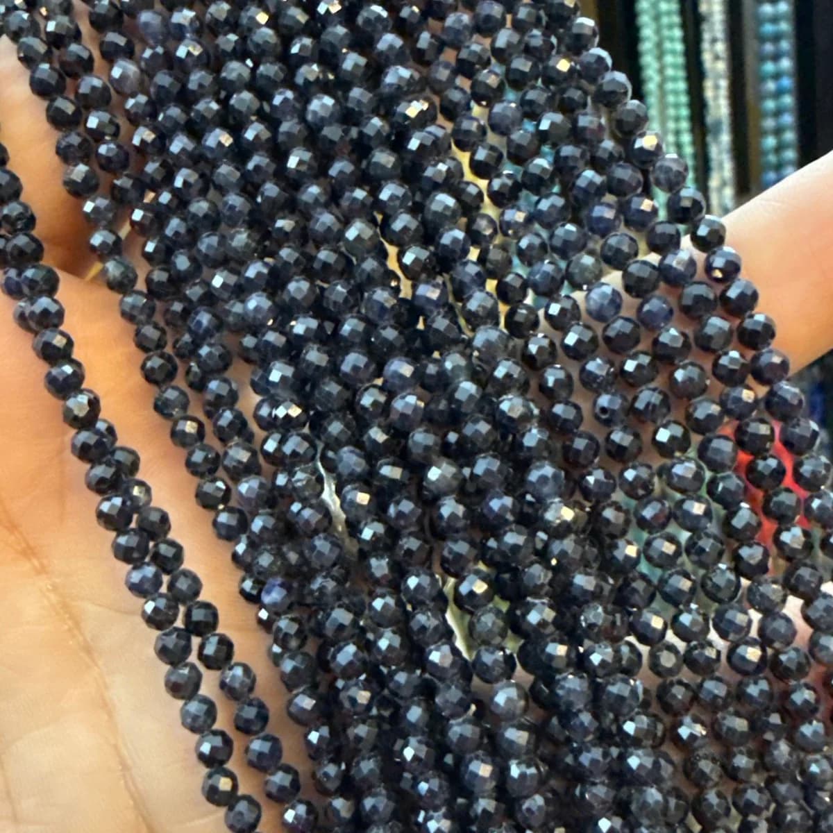 Safir Siyah Faset Dizi 4 mm AAA