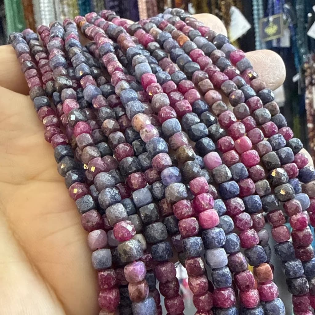 Yakut Safir Küp Dizi 4 mm - Orijinal Doğal Taş ve Şifa Kristali Görsel 1