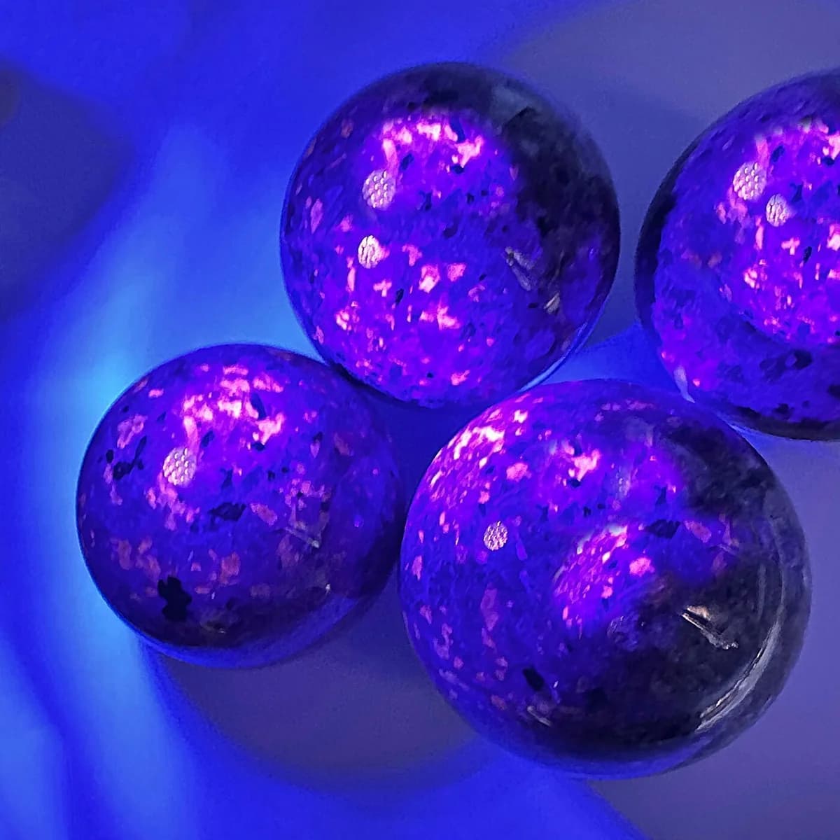 Yooperlite Ateş Sodalit Küre Orijinal Kristal Detay Görseli 3