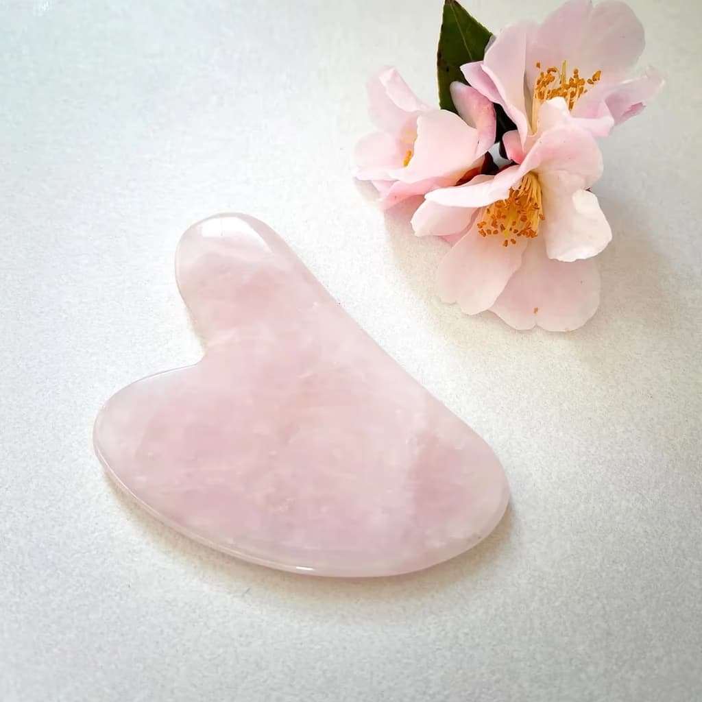 Pembe Kuvars Gua Sha İncele ve Satın Al Pembe Kuvars Gua Sha - Orijinal Doğal Taş ve Şifa Kristali Görsel 1