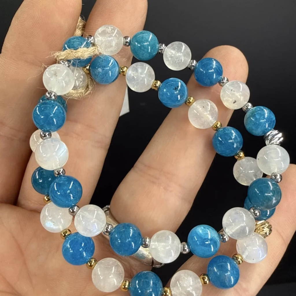 Aytaşı / Blue Apatit Bileklik 8mm İncele ve Satın Al Aytaşı / Blue Apatit Bileklik 8mm - Orijinal Doğal Taş ve Şifa Kristali Görsel 1