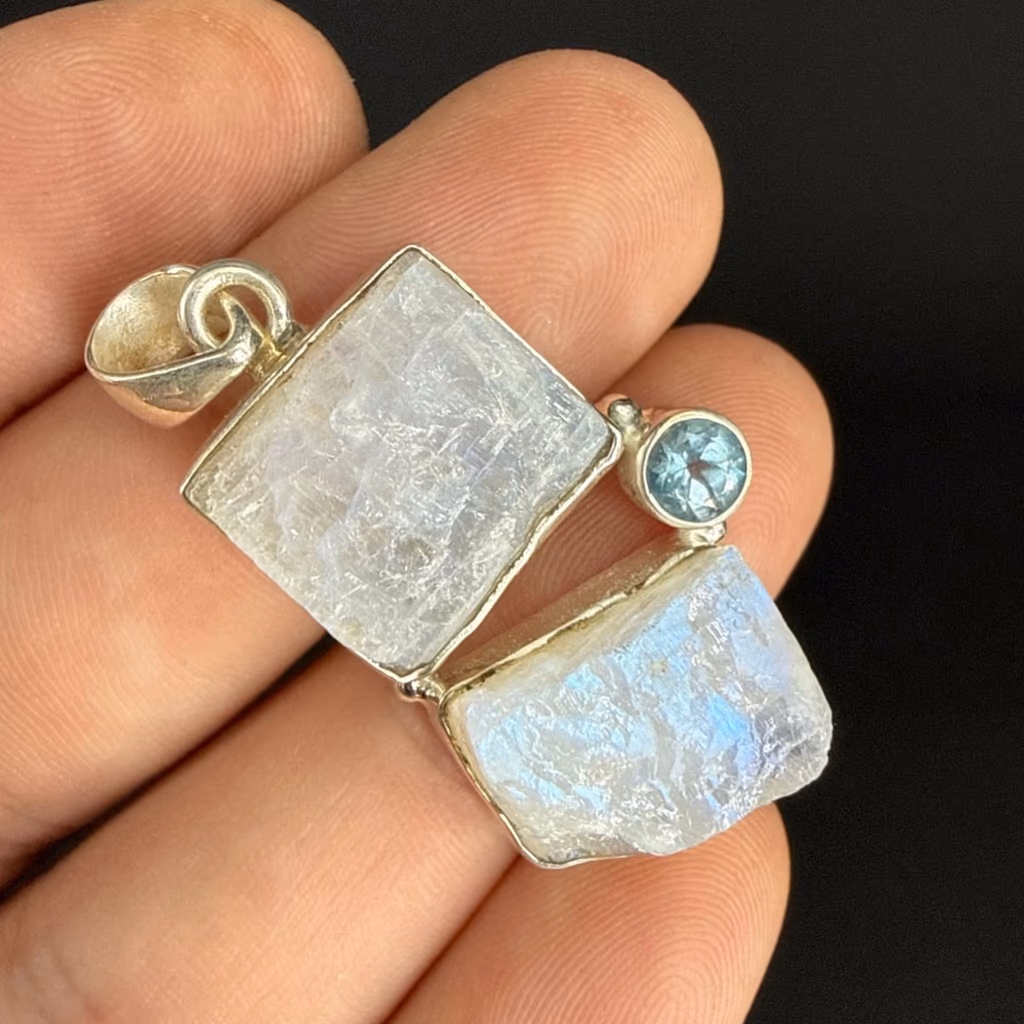 Aytaşı / Topaz Kolye Ucu Gümüş İncele ve Satın Al Aytaşı / Topaz Kolye Ucu Gümüş - Orijinal Doğal Taş ve Şifa Kristali Görsel 1