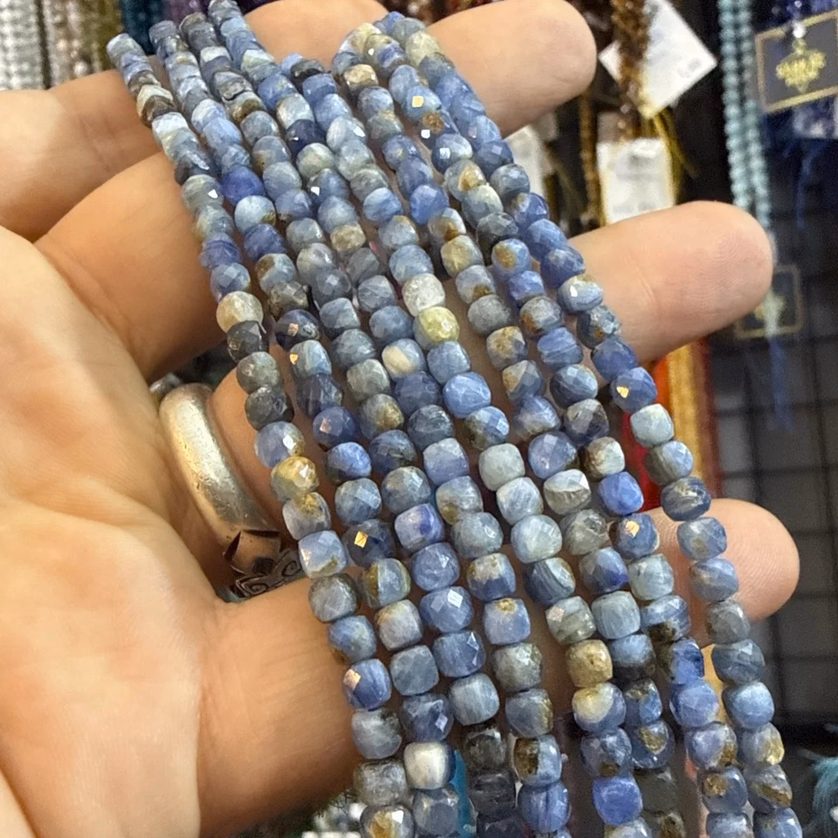 Kiyanit Küp Dizi 4 mm