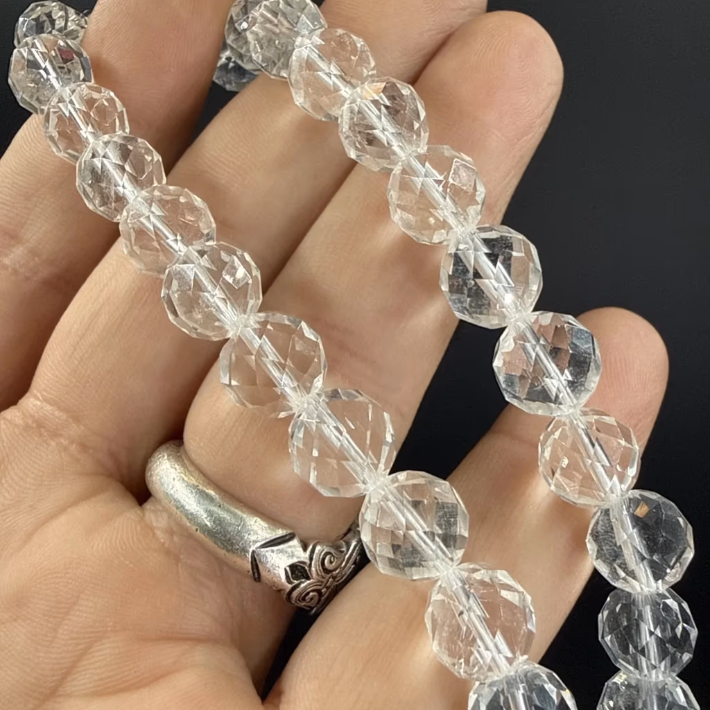 Kristal Kuvars Faset Dizi 10 mm İncele ve Satın Al Kristal Kuvars Faset Dizi 10 mm - Orijinal Doğal Taş ve Şifa Kristali Görsel 1