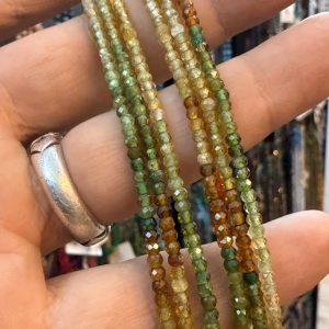 Mix Turmalin Dizi 2x3 mm - Orijinal Şifalı Kristal - Görsel 1