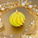 Premium Esanslı Kozmik Küre Mum Sarı Orijinal Kristal Detay Görseli 1