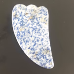 Sodalit Gua Sha Orijinal Kristal Detay Görseli 1