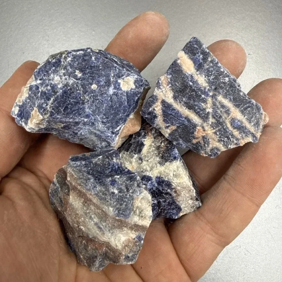 Sodalit Ham Taş İncele ve Satın Al Sodalit Ham Taş - Orijinal Doğal Taş ve Şifa Kristali Görsel 1