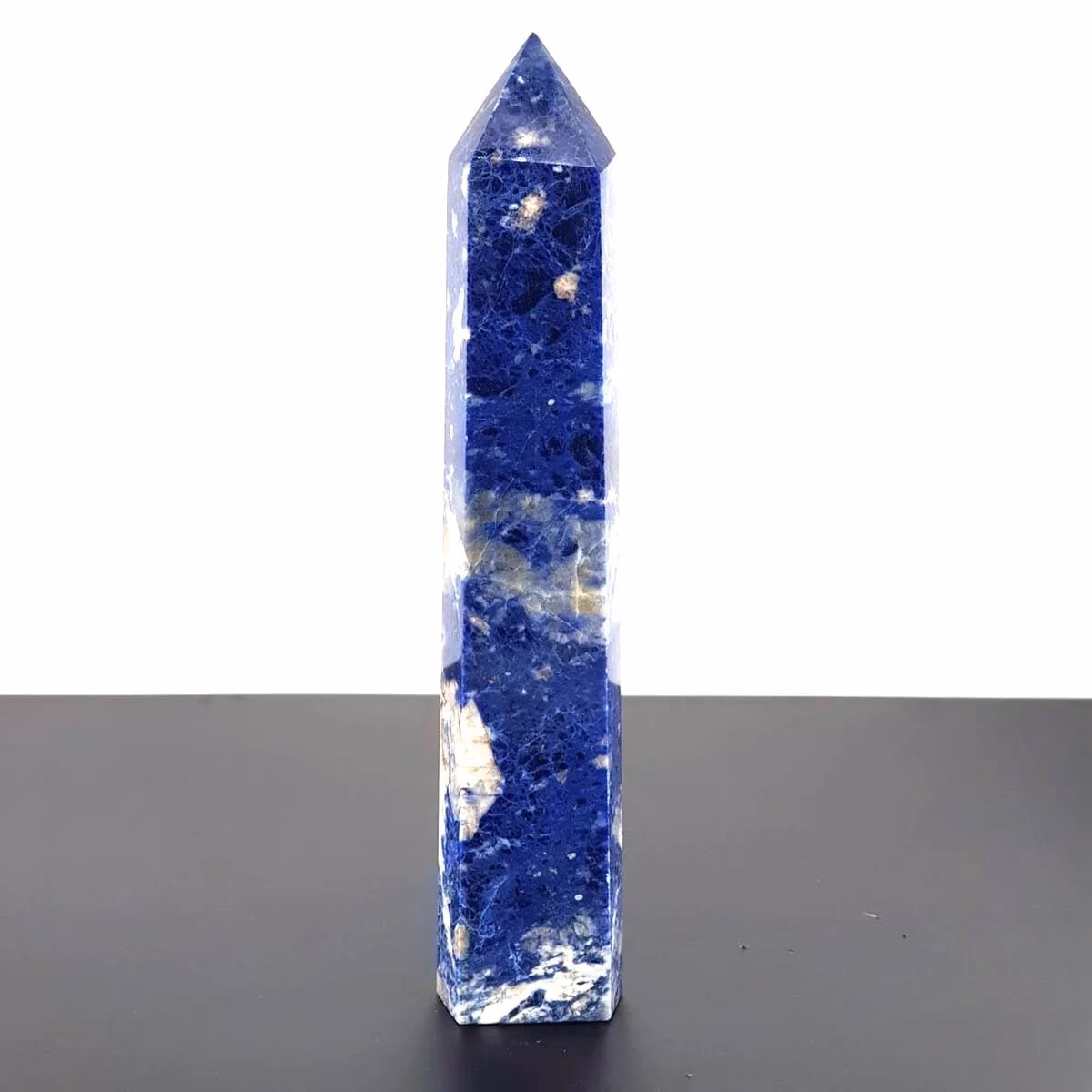 Sodalit Obelisk
