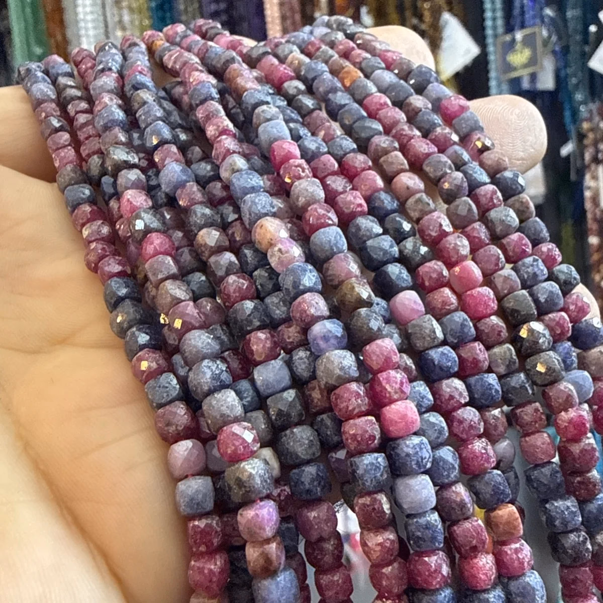 Yakut Safir Küp Dizi 4 mm