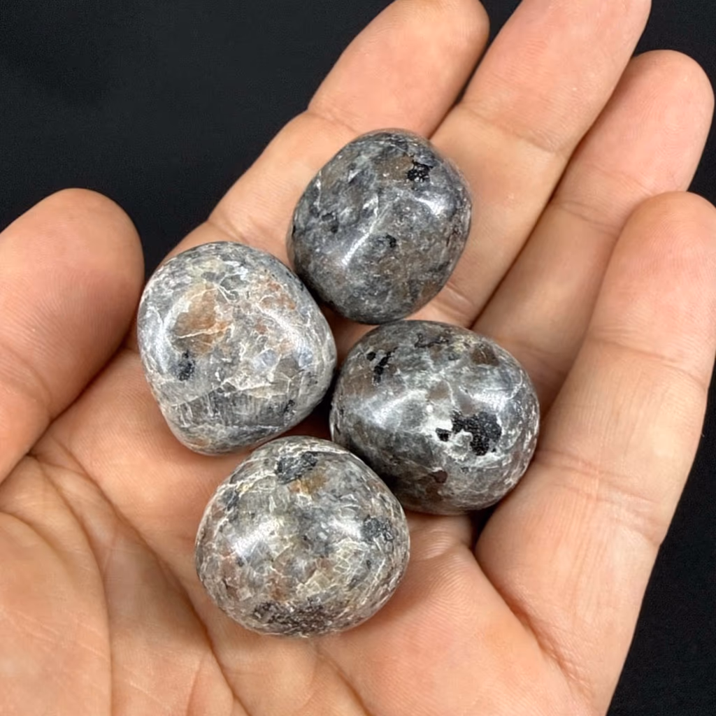 Yooperlite Ateş Sodalit Tımbıl İncele ve Satın Al Yooperlite Ateş Sodalit Tımbıl - Orijinal Doğal Taş ve Şifa Kristali Görsel 1