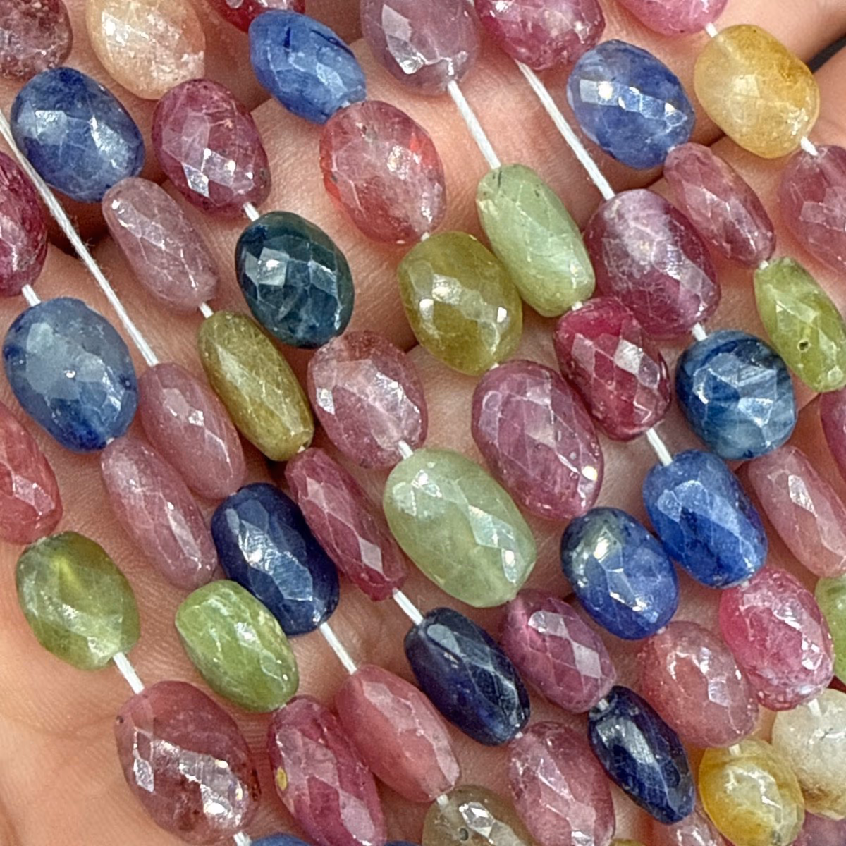 Yakut Safir Zeberced Mix Dizi Faset 10x8 mm AAA